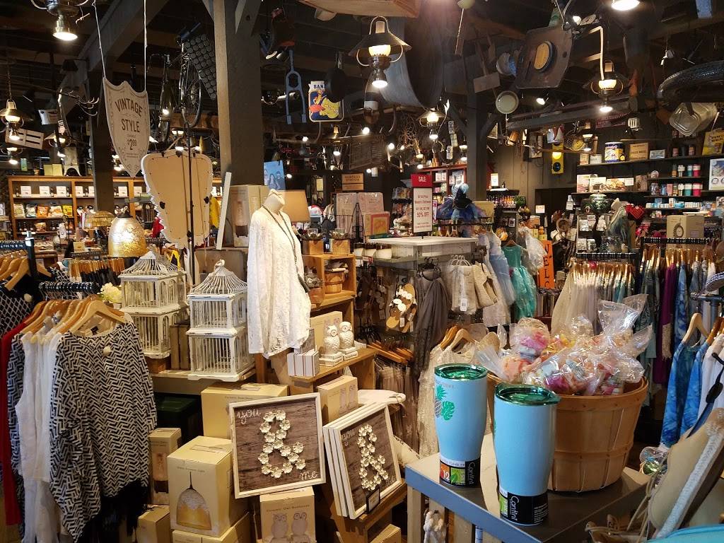 Cracker Barrel Old Country Store | restaurant | 1395 Ford St, Maumee, OH 43537, USA | 4194826096 OR +1 419-482-6096