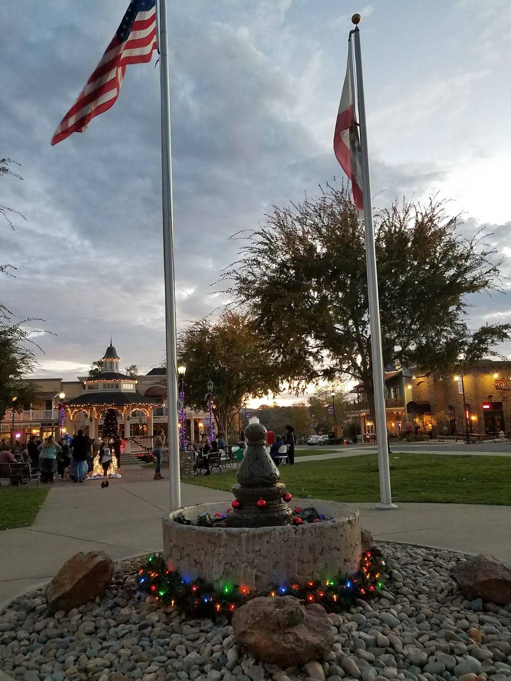 Copperopolis Town Square | restaurant | 100 Town Square Rd, Copperopolis, CA 95228, USA | 2097859700 OR +1 209-785-9700