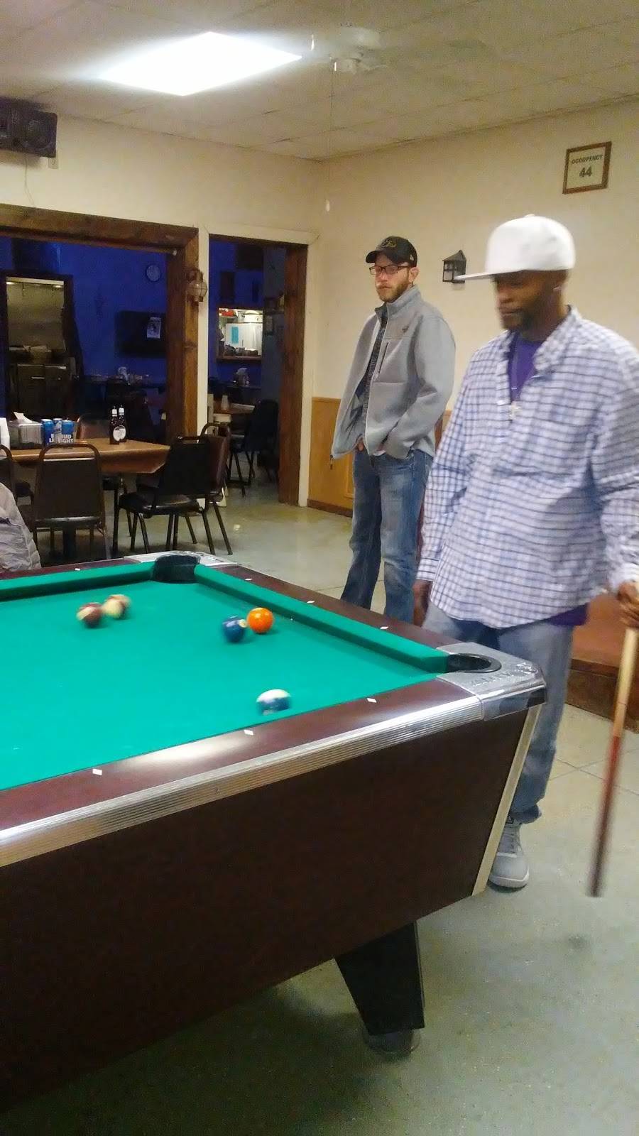 Cliffs Place | restaurant | 1404 Easton Ave, Waverly, IA 50677, USA | 3192763114 OR +1 319-276-3114