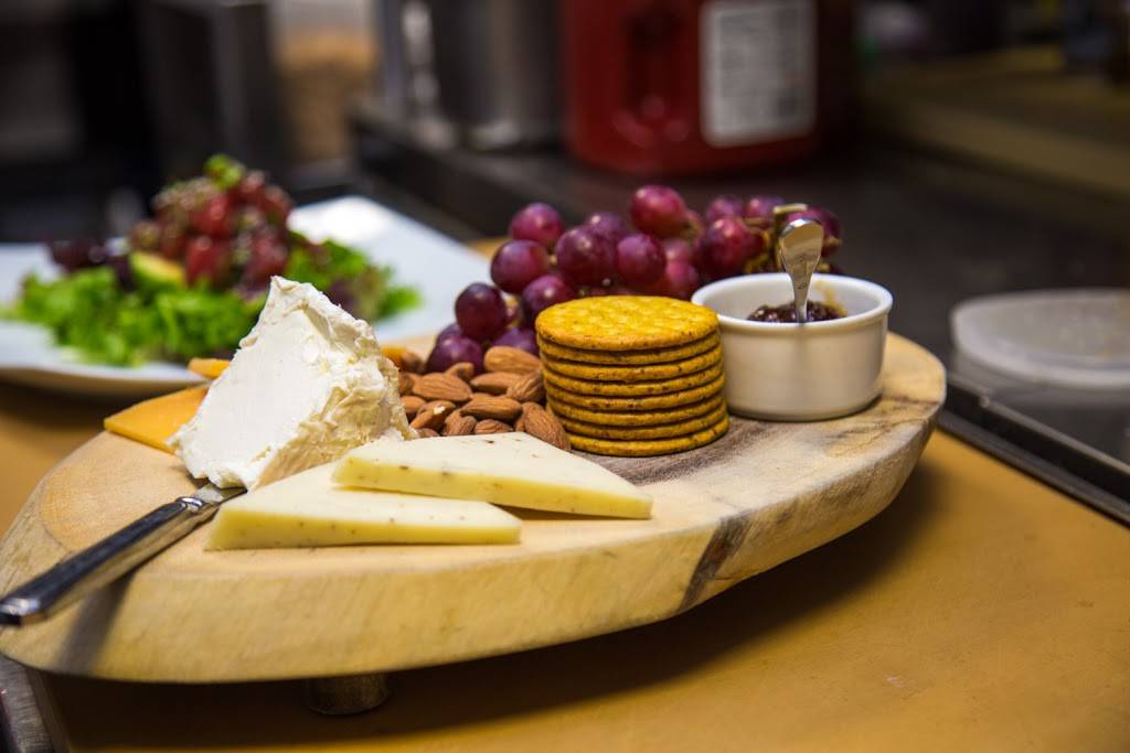 Crabtrees NY & Main | restaurant | 330 New York Ave, Huntington, NY 11743, USA | 6319230920 OR +1 631-923-0920