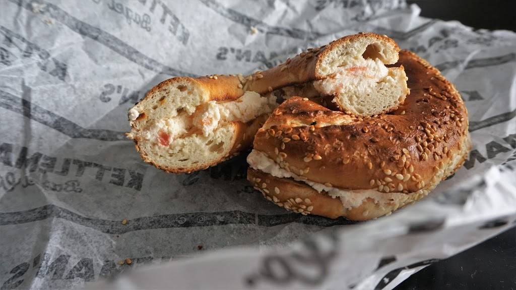 Kettlemans Bagel Co. | restaurant | 6-197 Trainyards Dr, Ottawa, ON K1G 0Z1, Canada | 6132418848 OR +1 613-241-8848