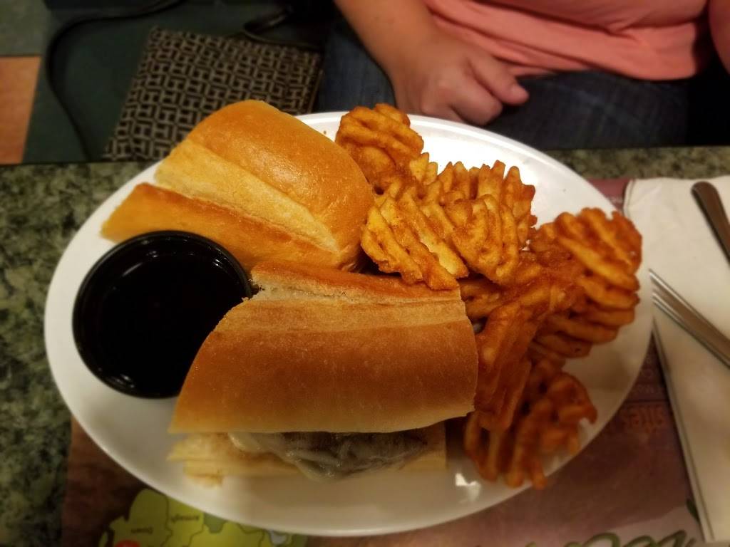 Howards Cafe | restaurant | 2254, 404 S Service Rd, Patchogue, NY 11772, USA | 6317586161 OR +1 631-758-6161