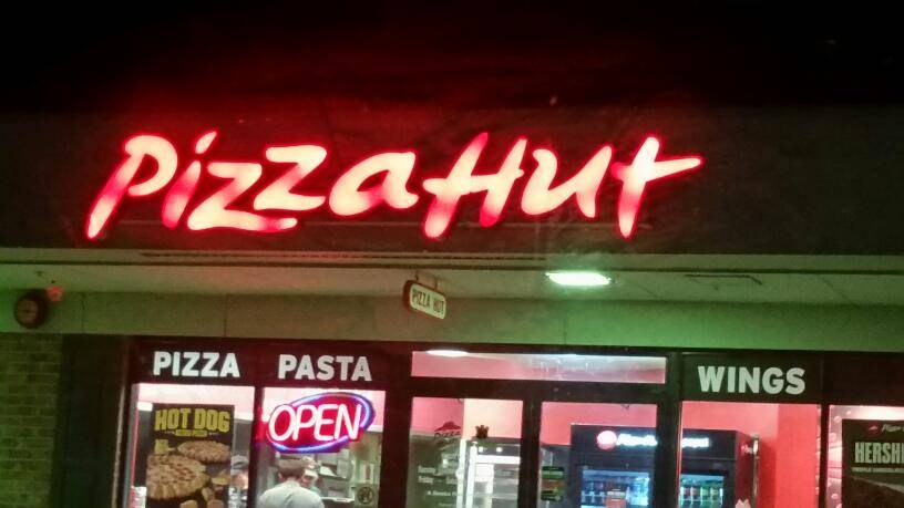 Pizza Hut | restaurant | 17800 W Bluemound Rd Suite D, Brookfield, WI 53045, USA | 2628279333 OR +1 262-827-9333