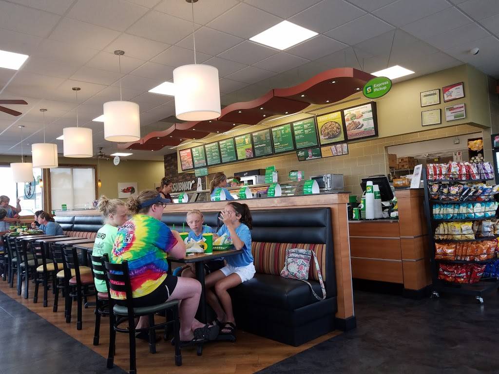 Subway | restaurant | 209 8th St SW, Altoona, IA 50009, USA | 5159578628 OR +1 515-957-8628