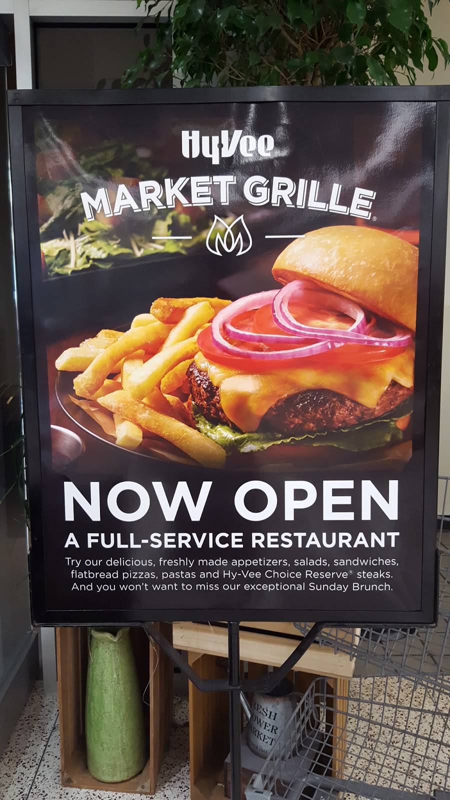 Hy-Vee Market Grille | restaurant | 6655 Martway St, Mission, KS 66202, USA | 9134031473 OR +1 913-403-1473