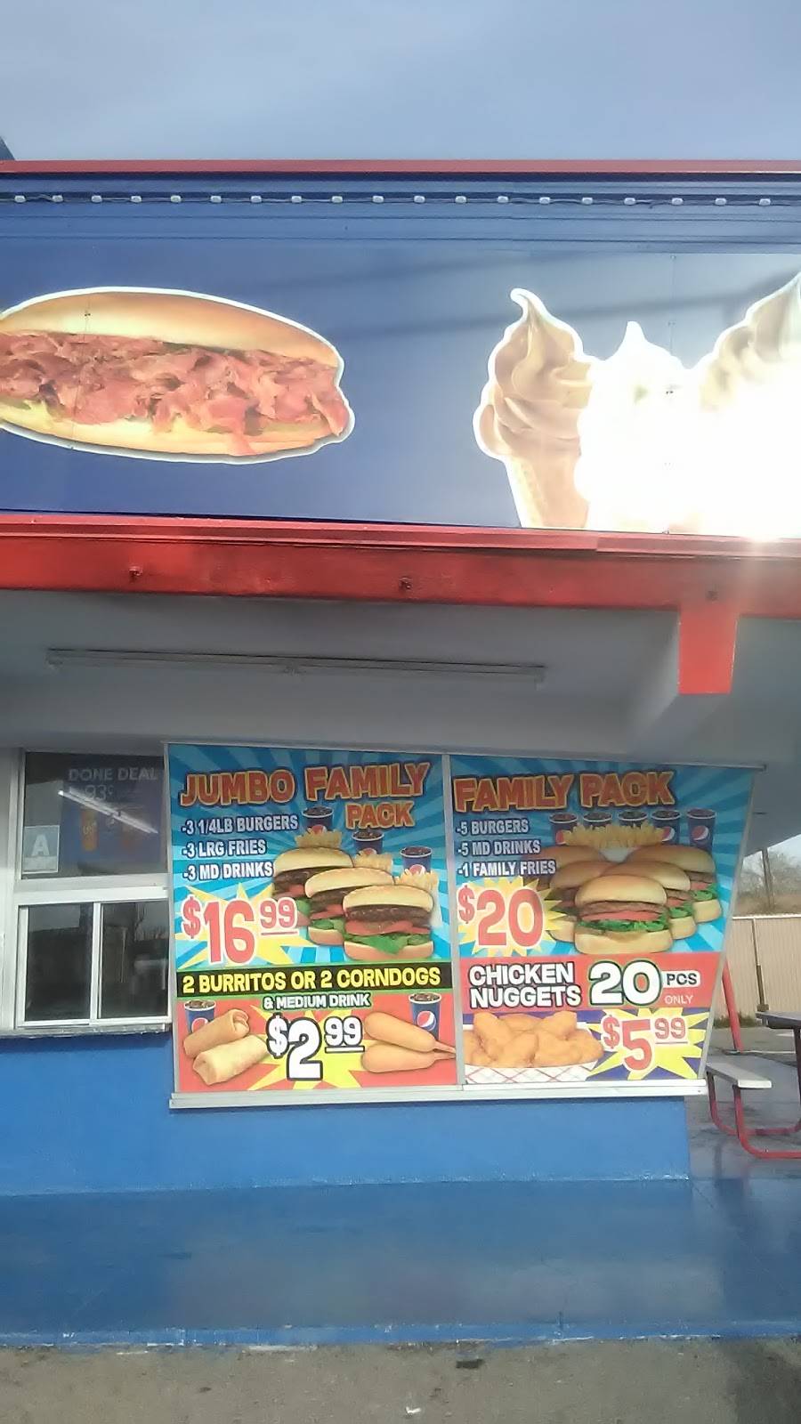 Youngs Drive-In | restaurant | 216 Oildale Dr, Bakersfield, CA 93308, USA | 6613997874 OR +1 661-399-7874