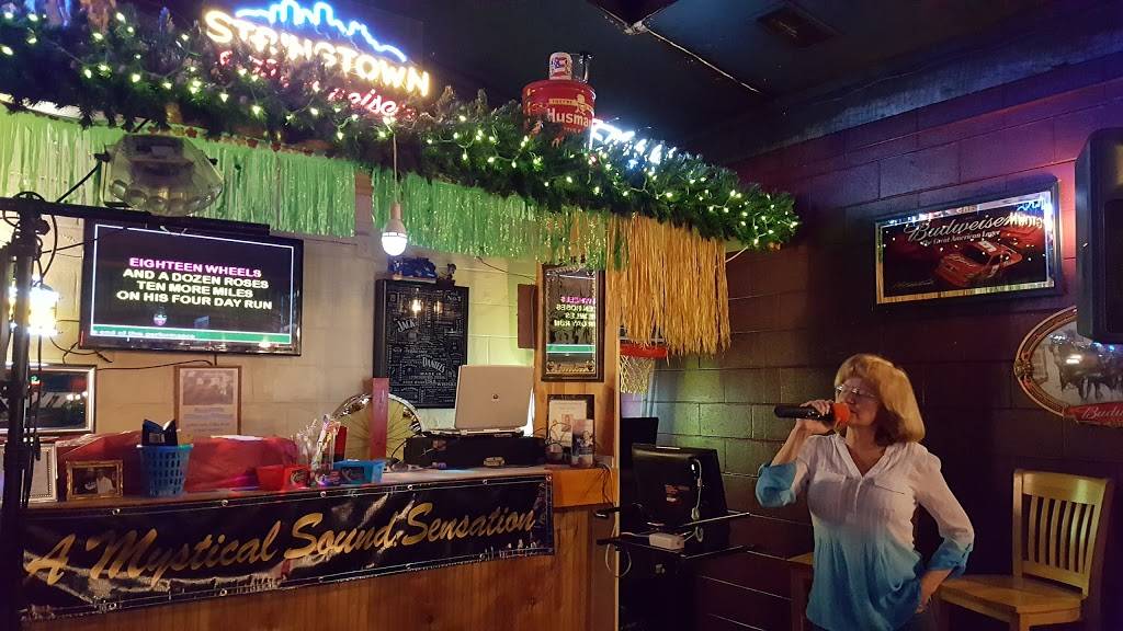 Stringtown Bar & Grill | restaurant | 255 Main St, Florence, KY 41042, USA | 8593718222 OR +1 859-371-8222