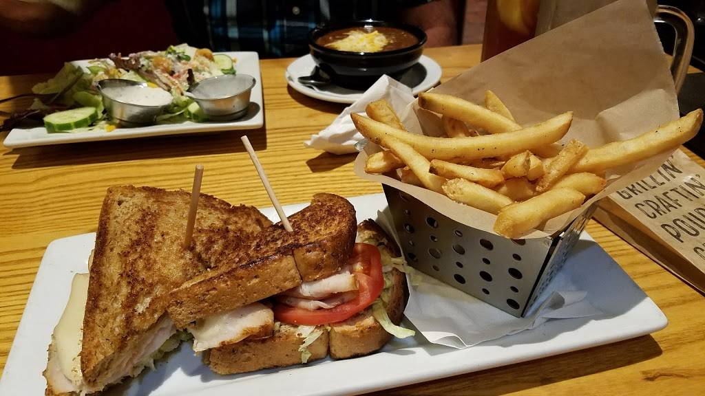 Chilis Grill & Bar | meal takeaway | 530 E Merritt Island Causeway, Merritt Island, FL 32952, USA | 3214544738 OR +1 321-454-4738