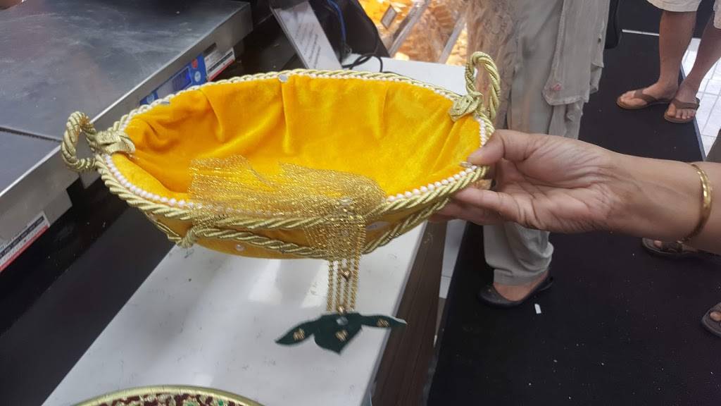 Gillz Sweet Factory | restaurant | 2131 Williams Pkwy #3, Brampton, ON L6S 5Z4, Canada | 9057992616 OR +1 905-799-2616