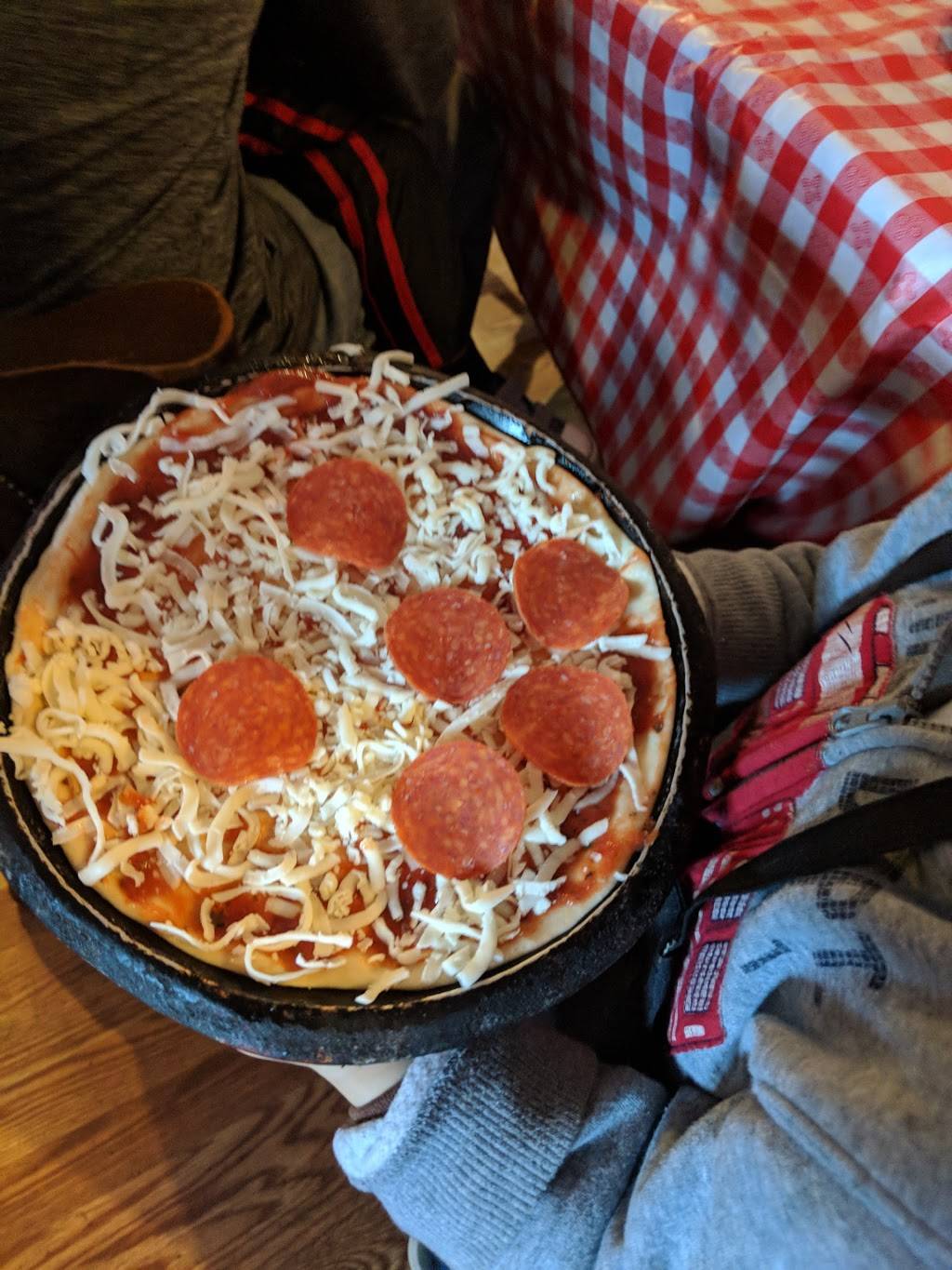 Angies Pizza | restaurant | 6932 Hillside Rd, Independence, OH 44131, USA | 2165248100 OR +1 216-524-8100