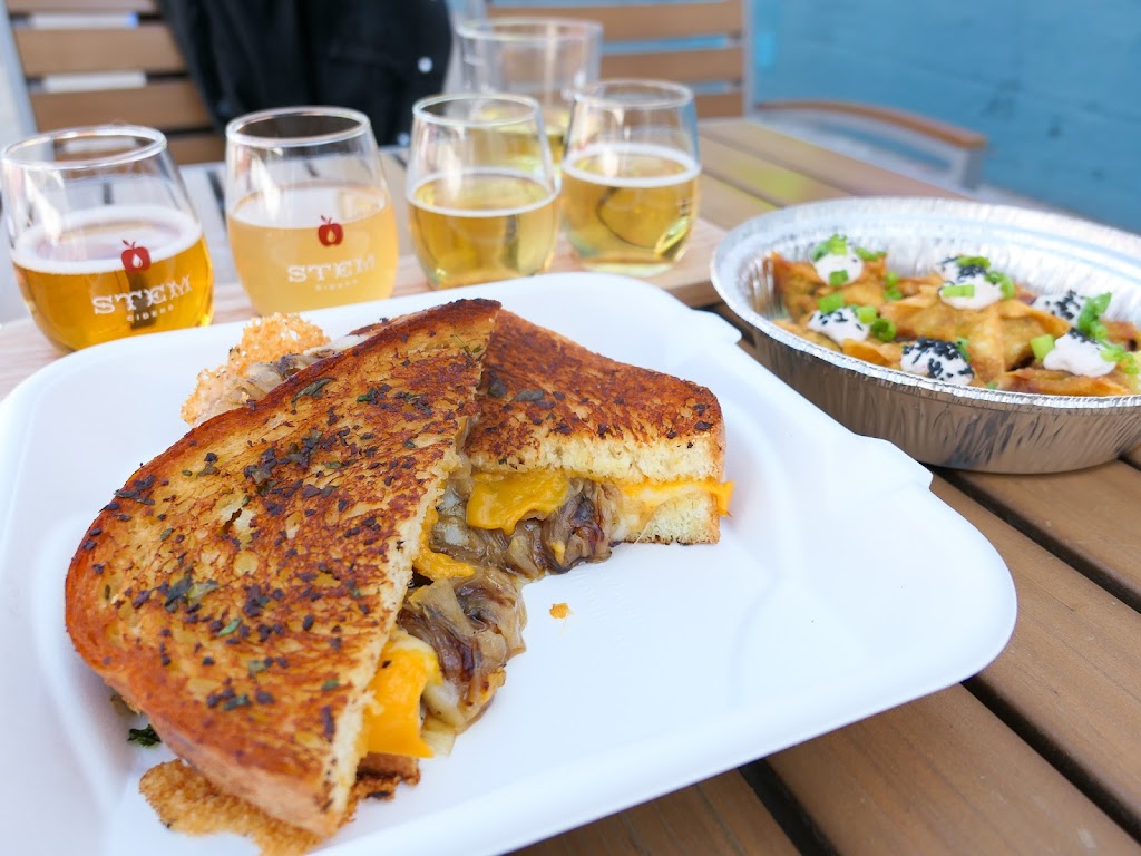 Diggity Street Eats | restaurant | 2811 Walnut St #150, Denver, CO 80205, USA | 7204433007 OR +1 720-443-3007