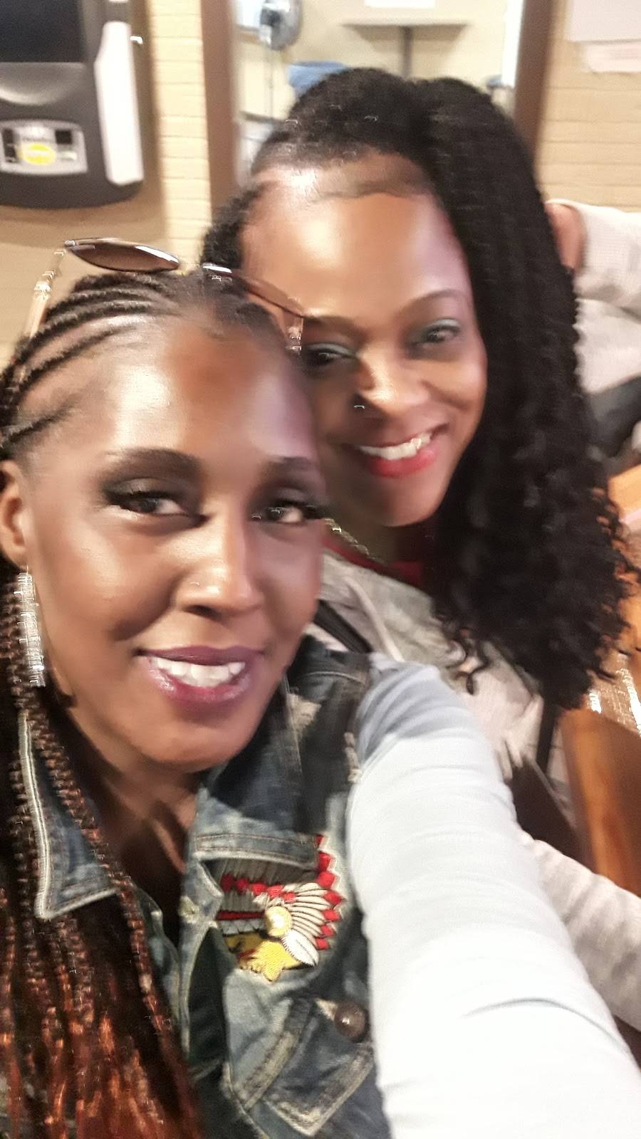 Double Deuce Sports Bar & Grill | restaurant | 2529 W Broadway, Louisville, KY 40211, USA | 5023985308 OR +1 502-398-5308