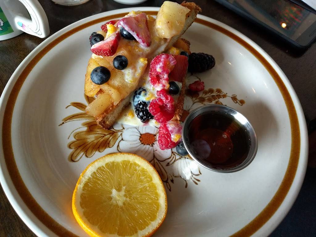 Chesterfields Gastro Diner | restaurant | 1433 Wellington St W #111, Ottawa, ON K1Y 2X2, Canada | 6136808990 OR +1 613-680-8990