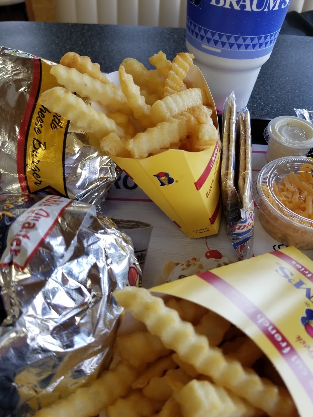 Braums Ice Cream & Dairy Store | restaurant | 823 S 44th St, Blackwell, OK 74631, USA | 5803632610 OR +1 580-363-2610