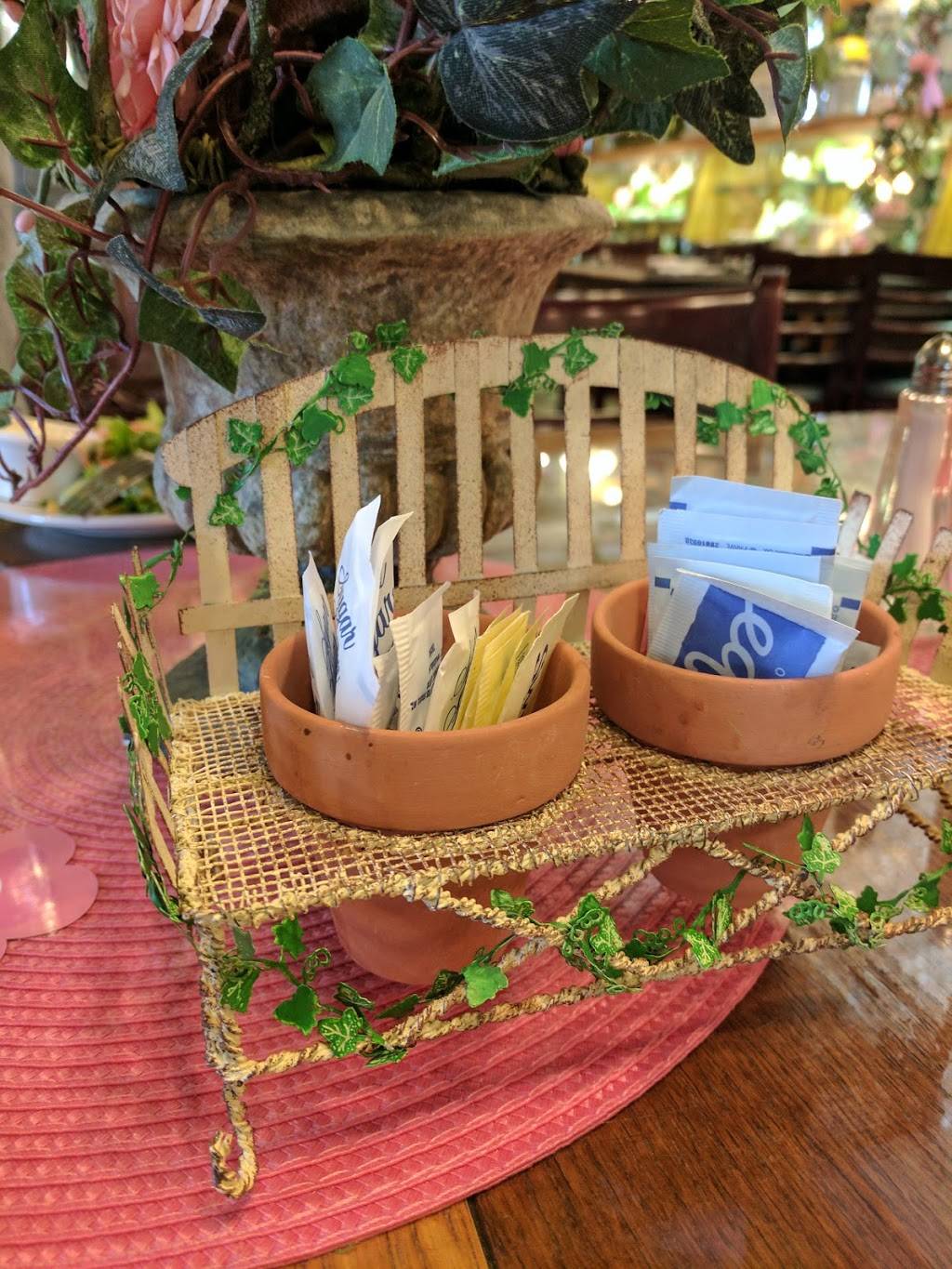 Granlunds Restaurant & Candies | restaurant | 12194 California St, Yucaipa, CA 92399, USA | 9097906266 OR +1 909-790-6266