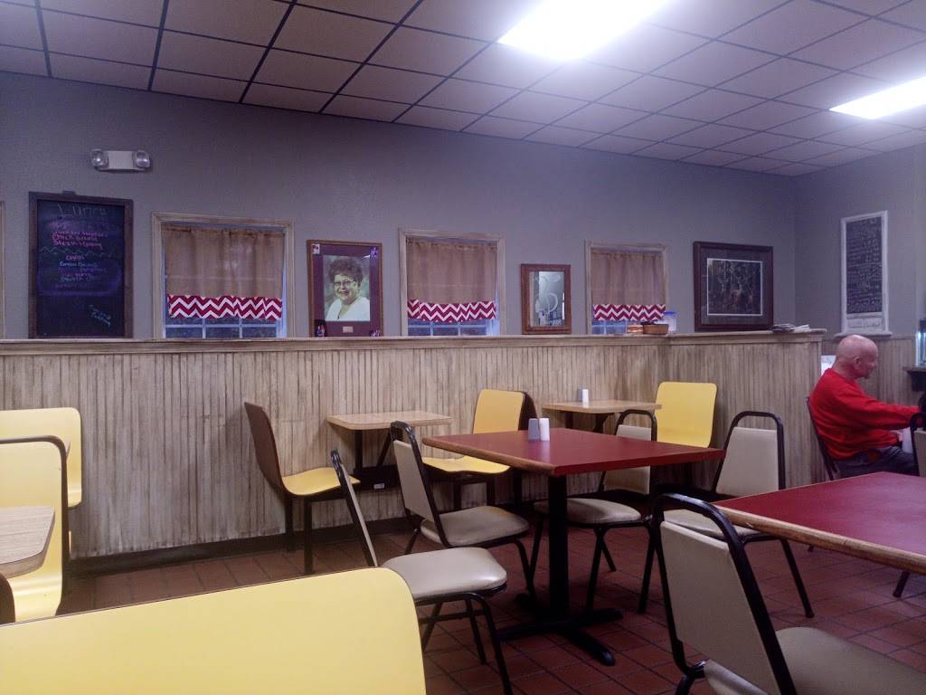 Double D Burger | restaurant | 2236 Jesse Jewell Pkwy, Gainesville, GA 30507, USA | 7705327191 OR +1 770-532-7191