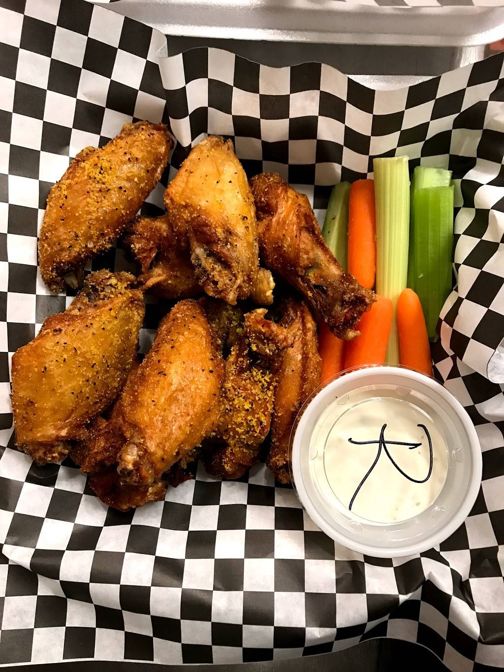 Wing Bar - Big Time Wings | restaurant | 8320 N Michigan Rd, Indianapolis, IN 46268, USA | 3177317121 OR +1 317-731-7121