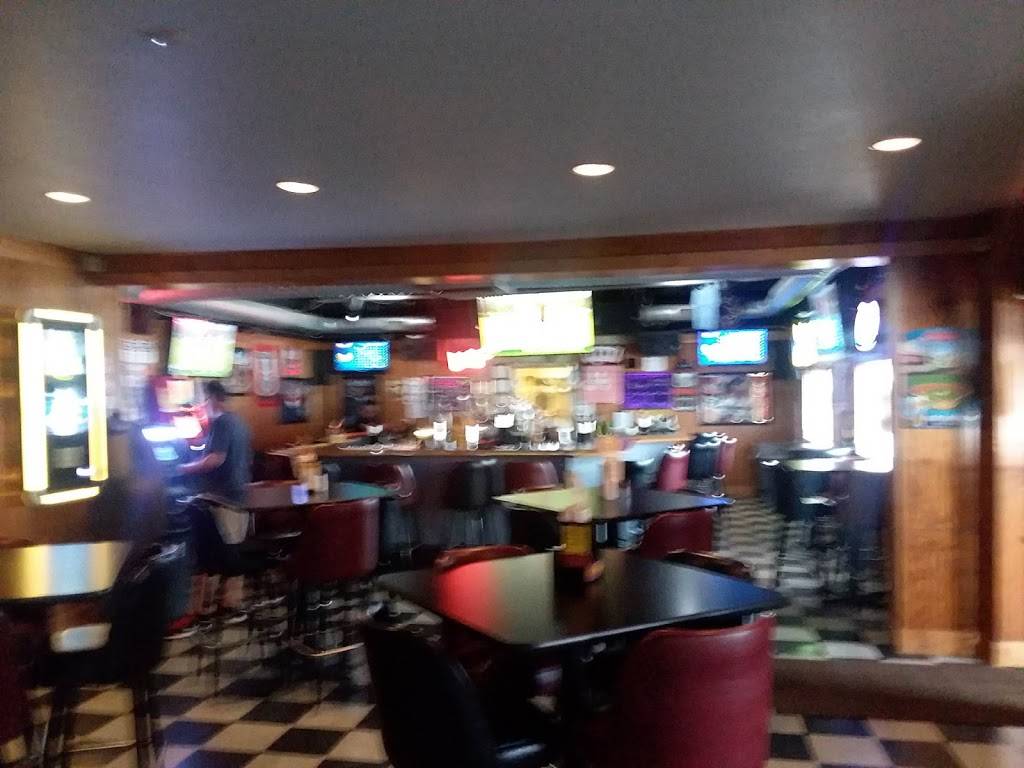 Tommy Doggs | restaurant | 631 Vienna Ave, Niles, OH 44446, USA | 3305059999 OR +1 330-505-9999