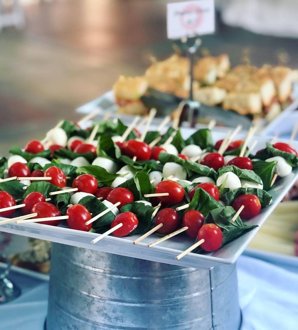 Food Works | restaurant | 205 Manufacturers Rd, Chattanooga, TN 37405, USA | 4237527487 OR +1 423-752-7487