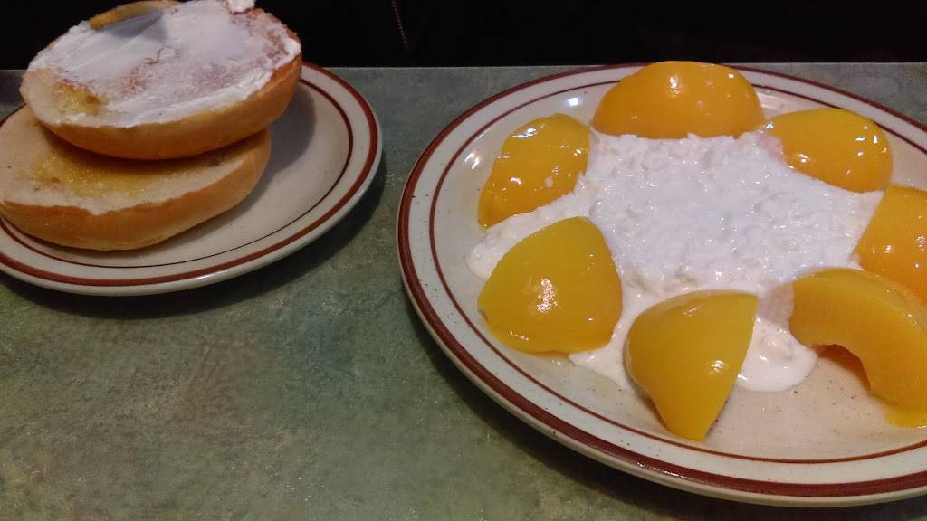 Four Seasons Diner | restaurant | 1935 Shadeland Ave, Indianapolis, IN 46219, USA | 3173750520 OR +1 317-375-0520