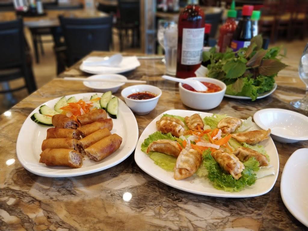 Que Huong Bistro | restaurant | 13438 Bellaire Blvd #2, Houston, TX 77083, USA | 8327818864 OR +1 832-781-8864