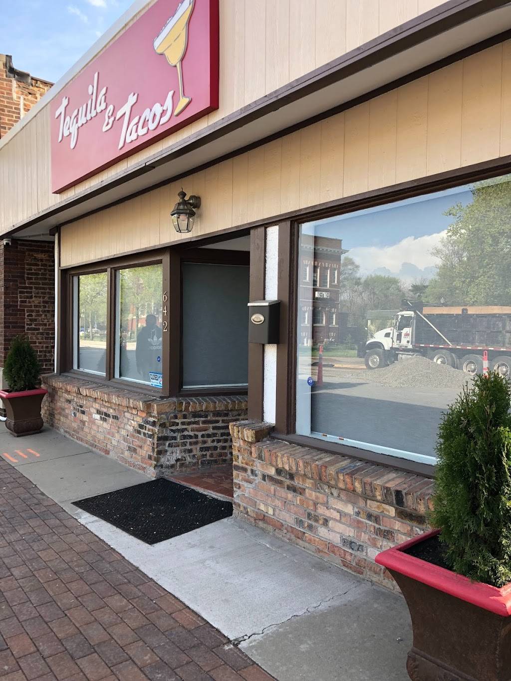 Tequila and Tacos | restaurant | 642 S Lake St, Gary, IN 46403, USA | 2199397136 OR +1 219-939-7136