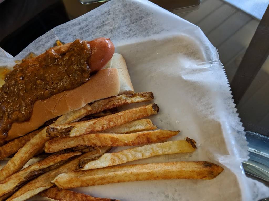 Big Rs Hogs & Dogs | restaurant | 1876 W Ludington Dr, Farwell, MI 48622, USA | 9895444066 OR +1 989-544-4066