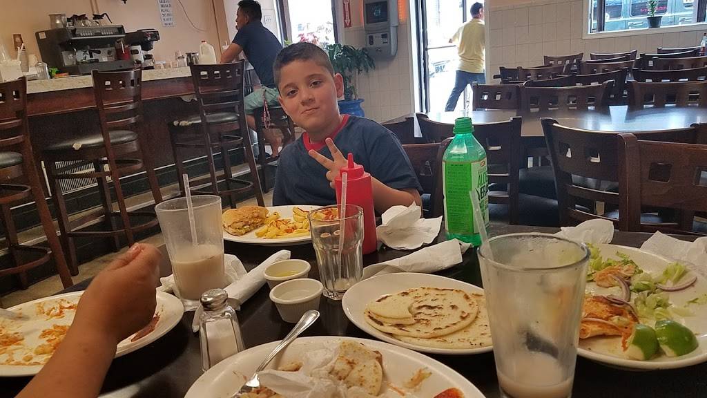 EL SALVADOREÑO CAFE RESTAURANT LLC | restaurant | 162 South St, Newark, NJ 07114, USA | 9733440045 OR +1 973-344-0045