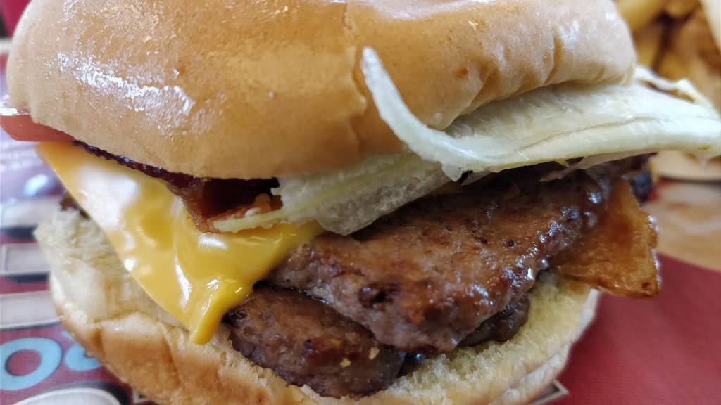 Wendys | restaurant | 2804 Commerce Dr, Coralville, IA 52241, USA | 3195453095 OR +1 319-545-3095