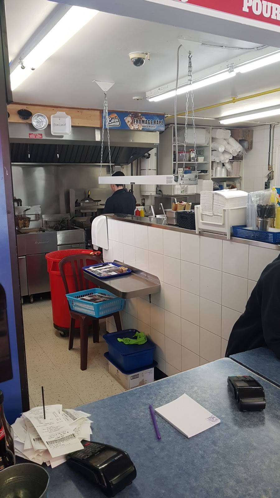 Chez Lou Patate | restaurant | 374 Rue Main, Gatineau, QC J8P 5K7, Canada | 8196432100 OR +1 819-643-2100