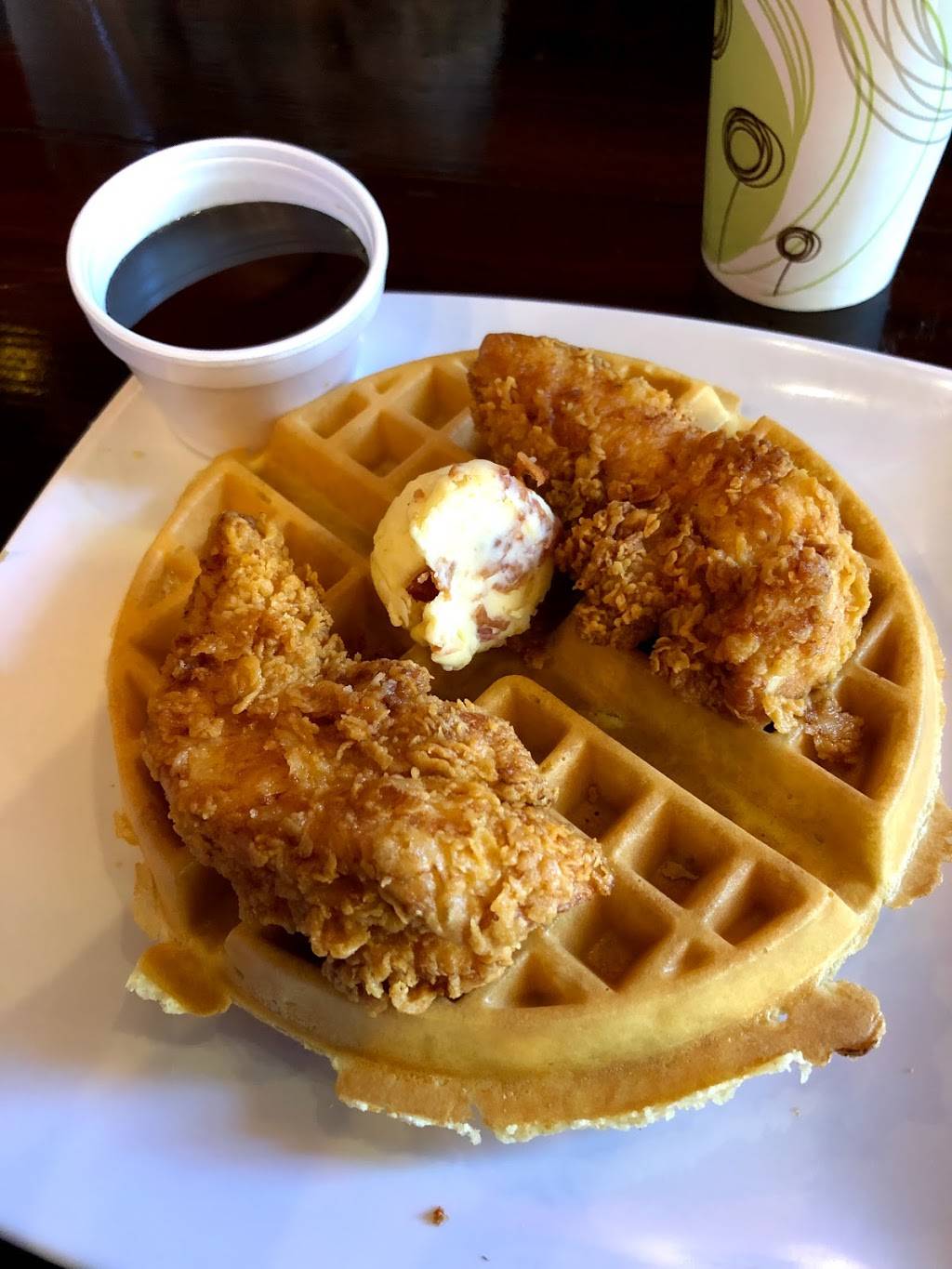 Kiki’s chicken | restaurant | 1901 J St, Sacramento, CA 95811, USA | 9163188119 OR +1 916-318-8119