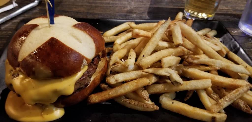 B2B Burgers 2 Beer Concord | restaurant | 7669 Crile Rd, Painesville, OH 44077, USA | 4407548701 OR +1 440-754-8701