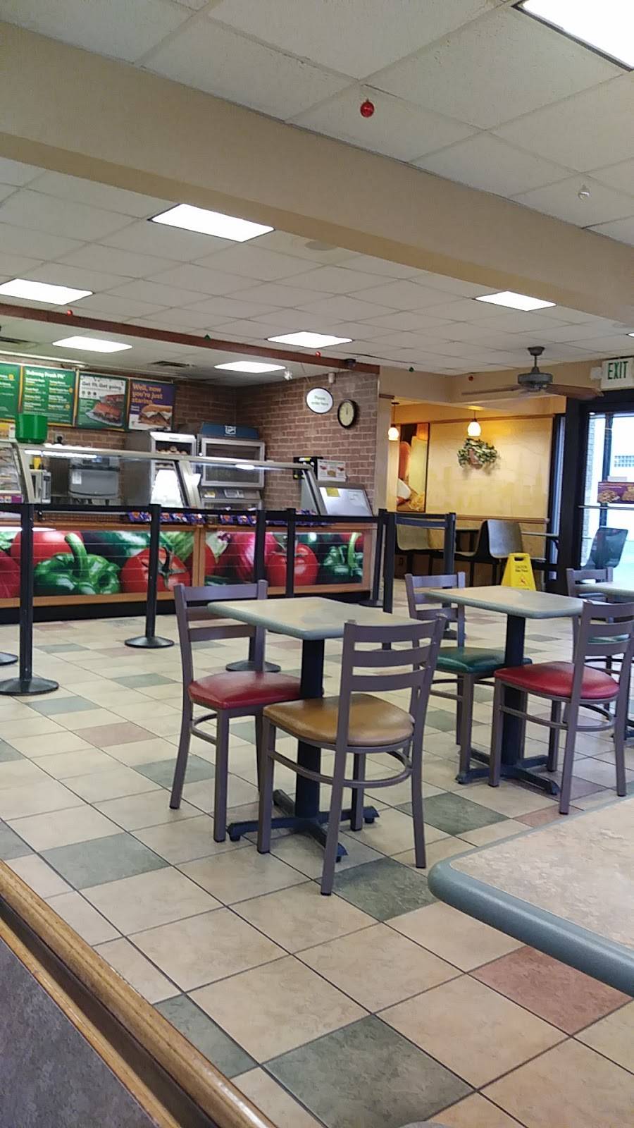 Subway Restaurants | restaurant | 1634 E 10th St, Indianapolis, IN 46201, USA | 3176361231 OR +1 317-636-1231