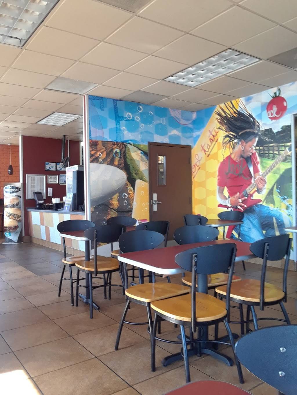 Jack in the Box | restaurant | 316 W Foothill Blvd, Rialto, CA 92376, USA | 9098750890 OR +1 909-875-0890