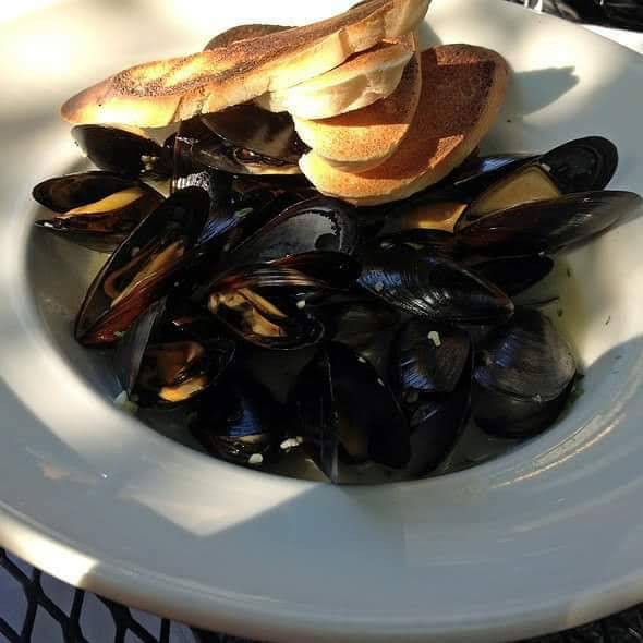 Riviera Bar and Grille | restaurant | 2150 Riverside Dr, Green Bay, WI 54301, USA | 9202462827 OR +1 920-246-2827