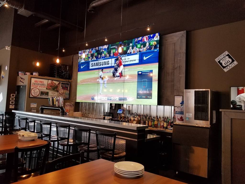 Chucks Roadhouse Bar & Grill | restaurant | 700 Taunton Rd E, Whitby, ON L1R 0K6, Canada | 9056200001 OR +1 905-620-0001