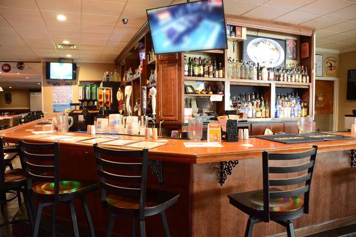 Crossroads Bar and Grill | night club | 4767 Scottsville Rd, Bowling Green, KY 42104, USA | 2707459191 OR +1 270-745-9191