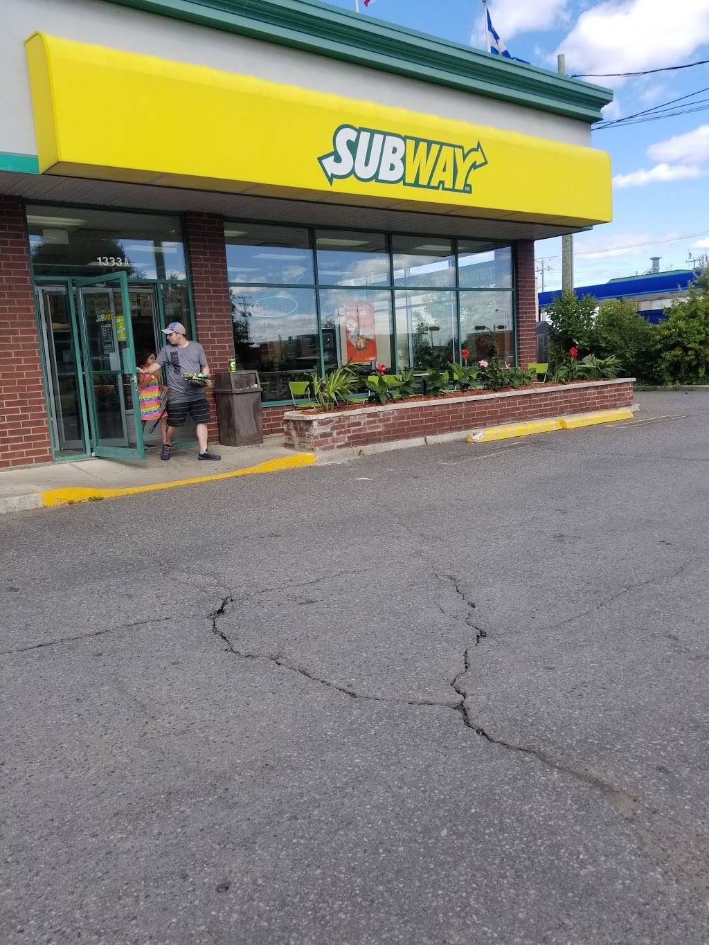 Subway | restaurant | #A, 1333 Route de lAéroport, LAncienne-Lorette, QC G2G 1G5, Canada | 4188775641 OR +1 418-877-5641