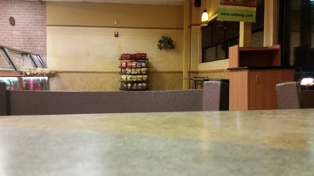 Papa Murphys Take N Bake Pizza | meal takeaway | 3701 E 14th St, Des Moines, IA 50313, USA | 5152630800 OR +1 515-263-0800