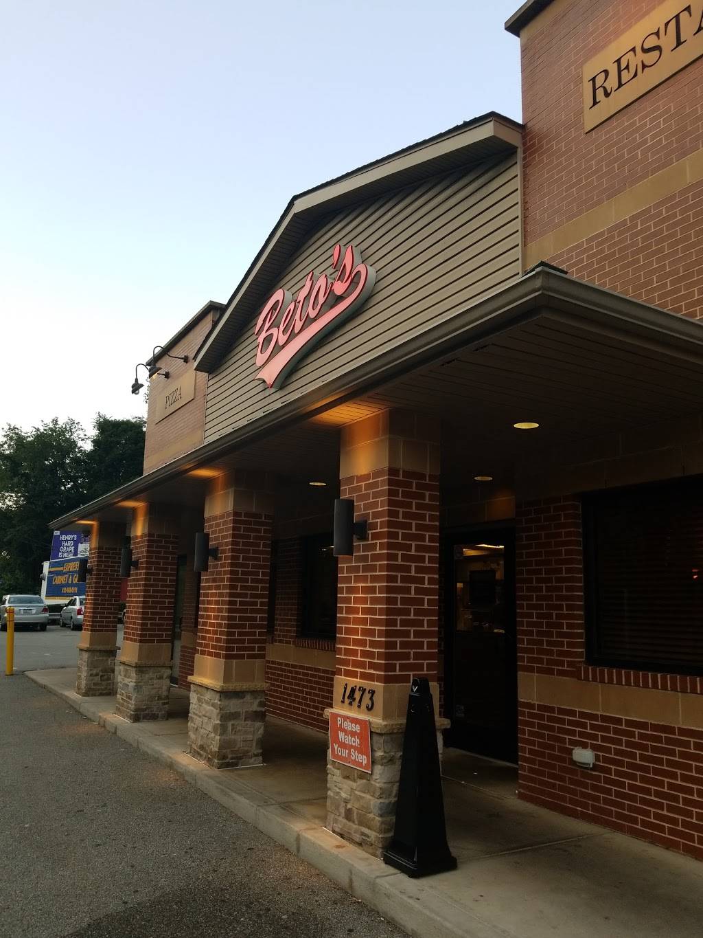 Betos Pizza | restaurant | 1473 Banksville Rd, Pittsburgh, PA 15216, USA | 4125610121 OR +1 412-561-0121