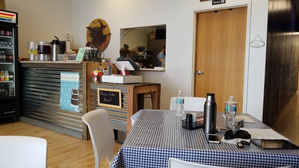 McSmiths Kitchen & Catering | restaurant | 3791 New Town Blvd, St Charles, MO 63301, USA | 6364936023 OR +1 636-493-6023