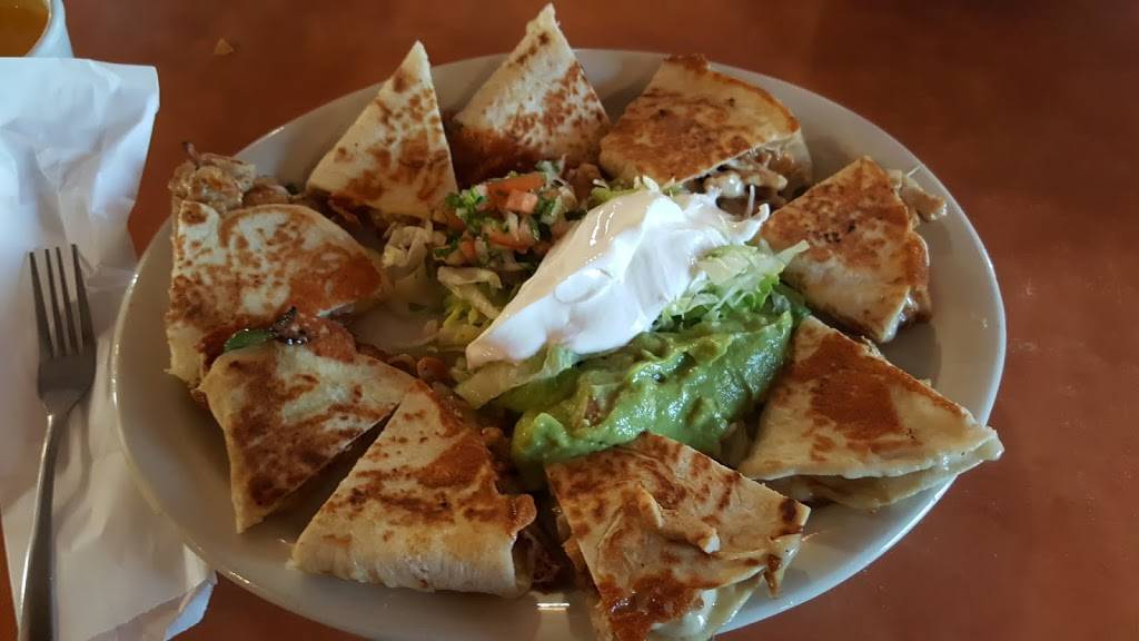 El Tequila | restaurant | 7666-7614 Marbach Rd, San Antonio, TX 78227, USA | 2106735700 OR +1 210-673-5700