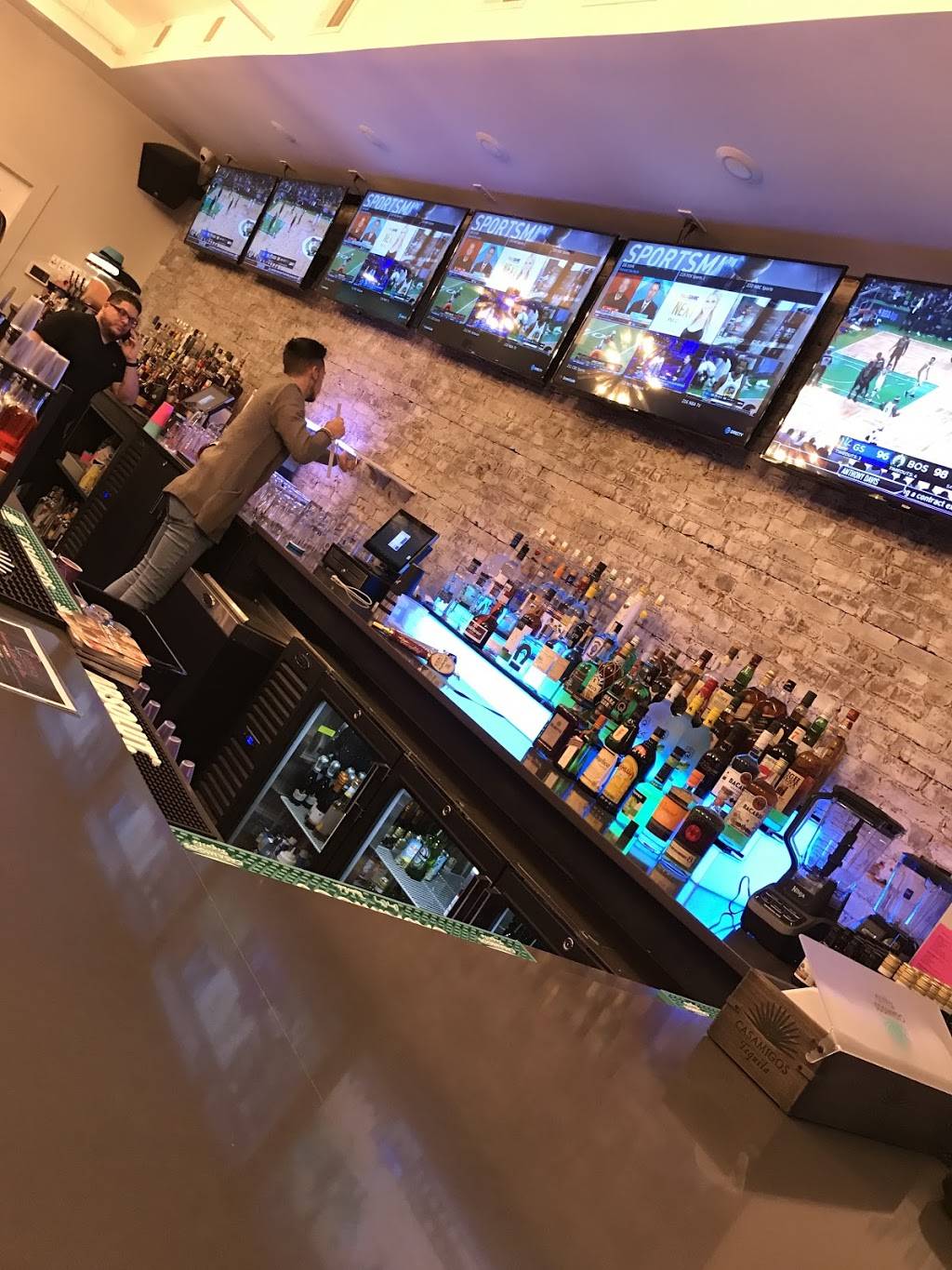 South Beach Bar and Grill | restaurant | 476 Main St, East Orange, NJ 07018, USA | 9736731100 OR +1 973-673-1100