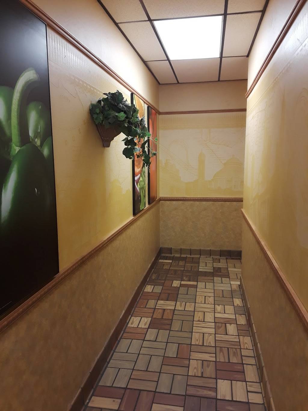 Subway | restaurant | 101 West Seven Hills Rd Suite 211 North Port, Shopping Center, Port Washington, WI 53074, USA | 2622681390 OR +1 262-268-1390