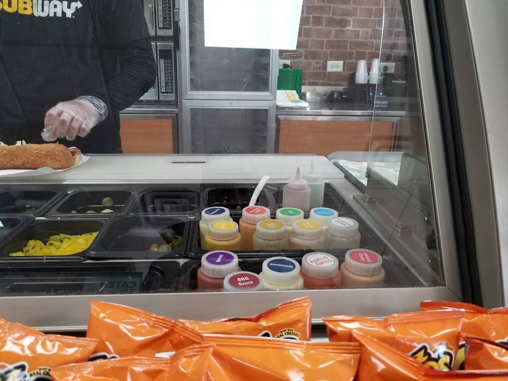 Subway Restaurants | restaurant | 2211 N Gary Ave, Wheaton, IL 60187, USA | 6306828000 OR +1 630-682-8000