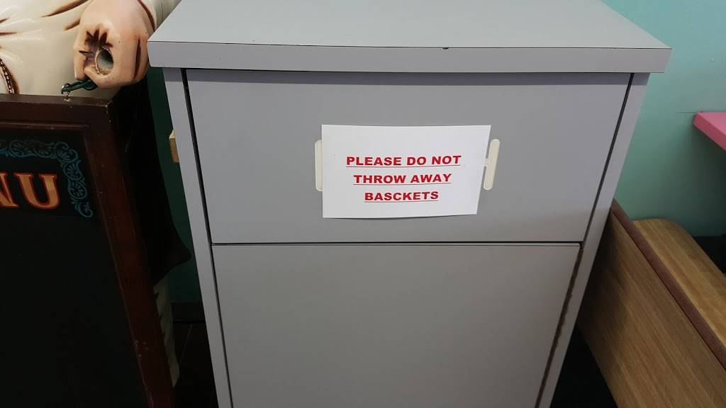 Dundee Hot Dogs and More | restaurant | 849 W Dundee Rd, Wheeling, IL 60090, USA | 8477771911 OR +1 847-777-1911