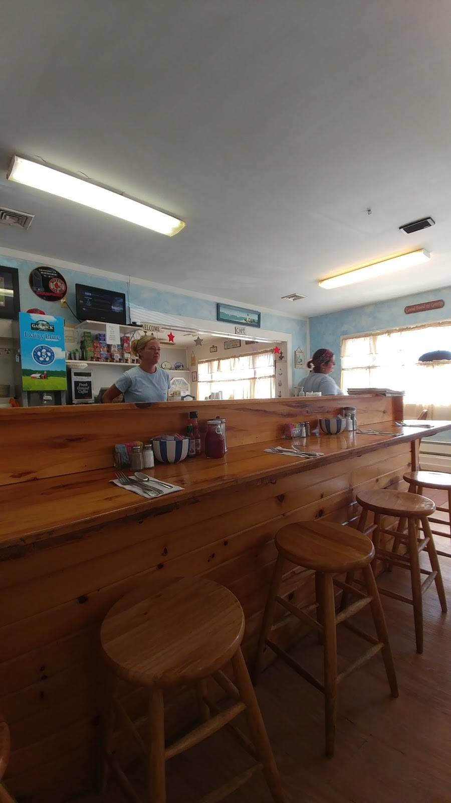 Lighthouse Cafe | cafe | 216 MA-28, West Harwich, MA 02671, USA | 5084325399 OR +1 508-432-5399