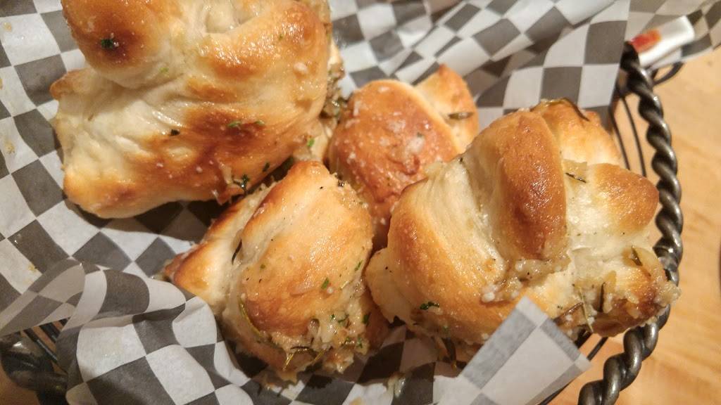 Marias Italian Kitchen | restaurant | 23331 Mulholland Dr, Woodland Hills, CA 91364, USA | 8182250586 OR +1 818-225-0586