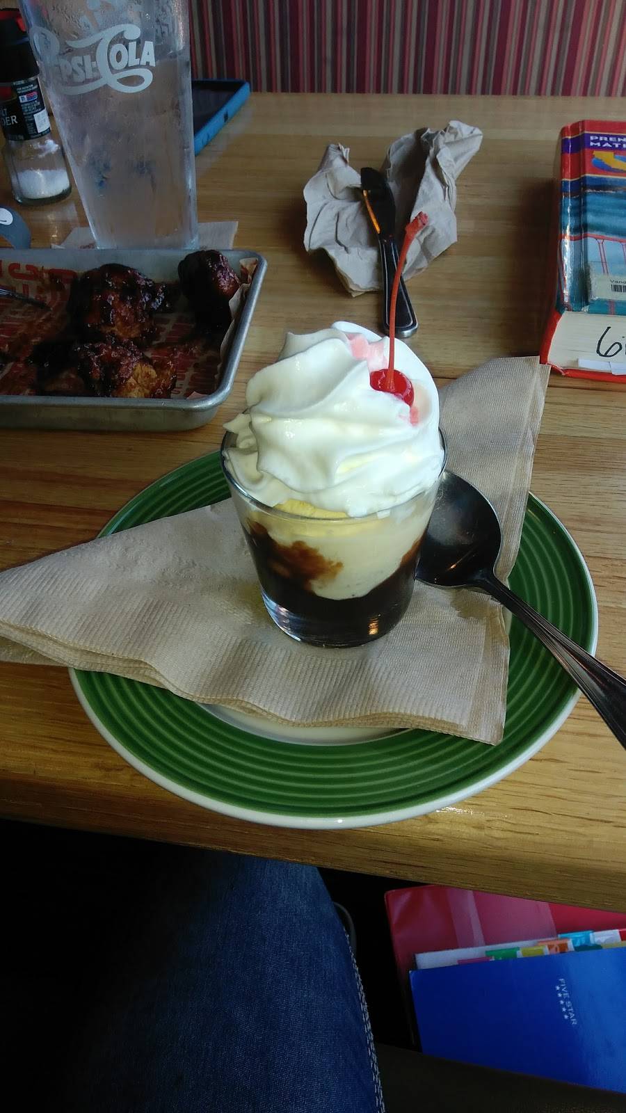 Applebees Grill + Bar | restaurant | 621 W Central Ave, Lompoc, CA 93436, USA | 8057352141 OR +1 805-735-2141