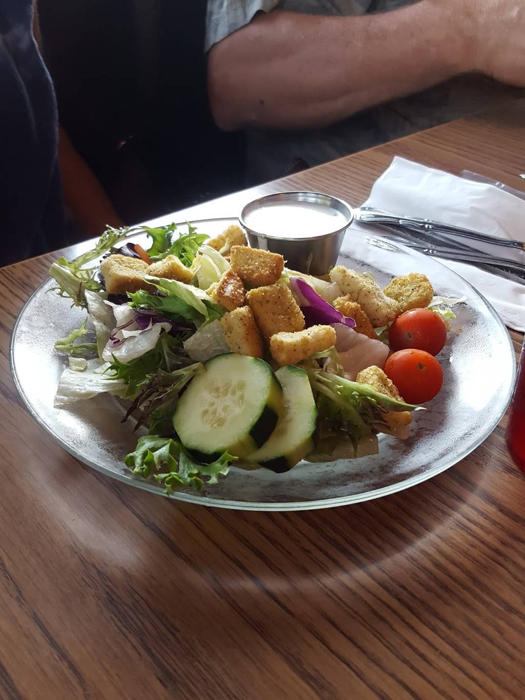 Lulus Eating & Drinking | restaurant | 2230 Pine St, Redding, CA 96001, USA | 5302436251 OR +1 530-243-6251